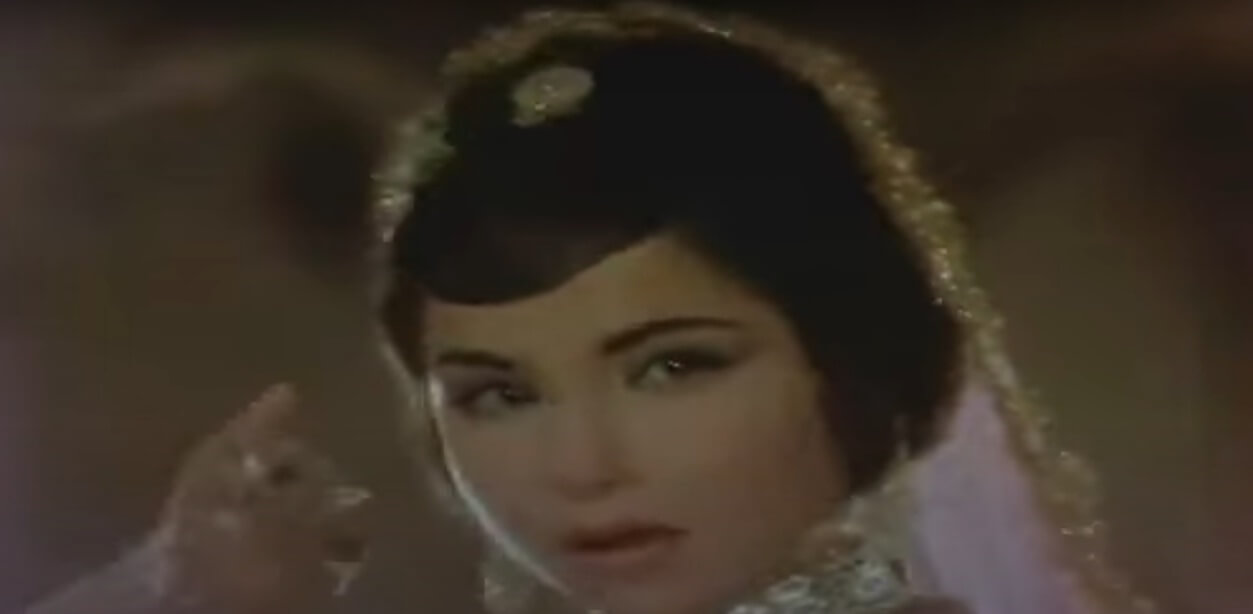 आँखों आँखों में किसी से बात हुई है-Ankhon Ankhon Me Kisi Se Baat Song Lyrics