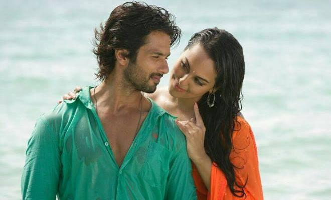 उड़ गए तोते रे, तेरे तो उड़ गए तोते रे-Dhokha Dhadi Song Lyrics