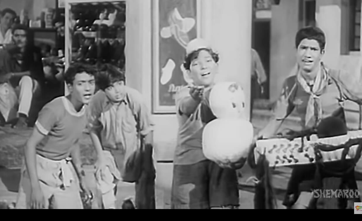 इधर भी इक नज़र ऐ जानेवालों देखते जाओ-Lo Har Chiz Lelo Song Lyrics