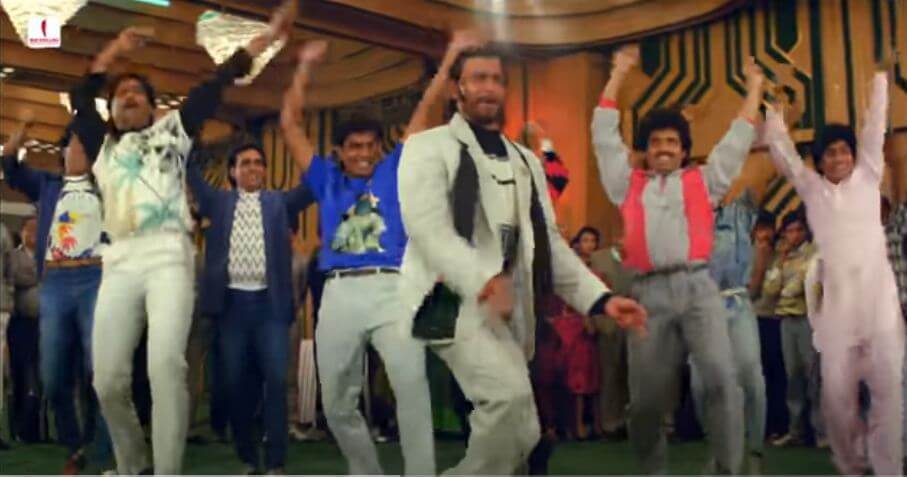 रात के बारह बजे-Raat Ke Bara Baje Chauk Me Hulad Mache, Song Lyrics