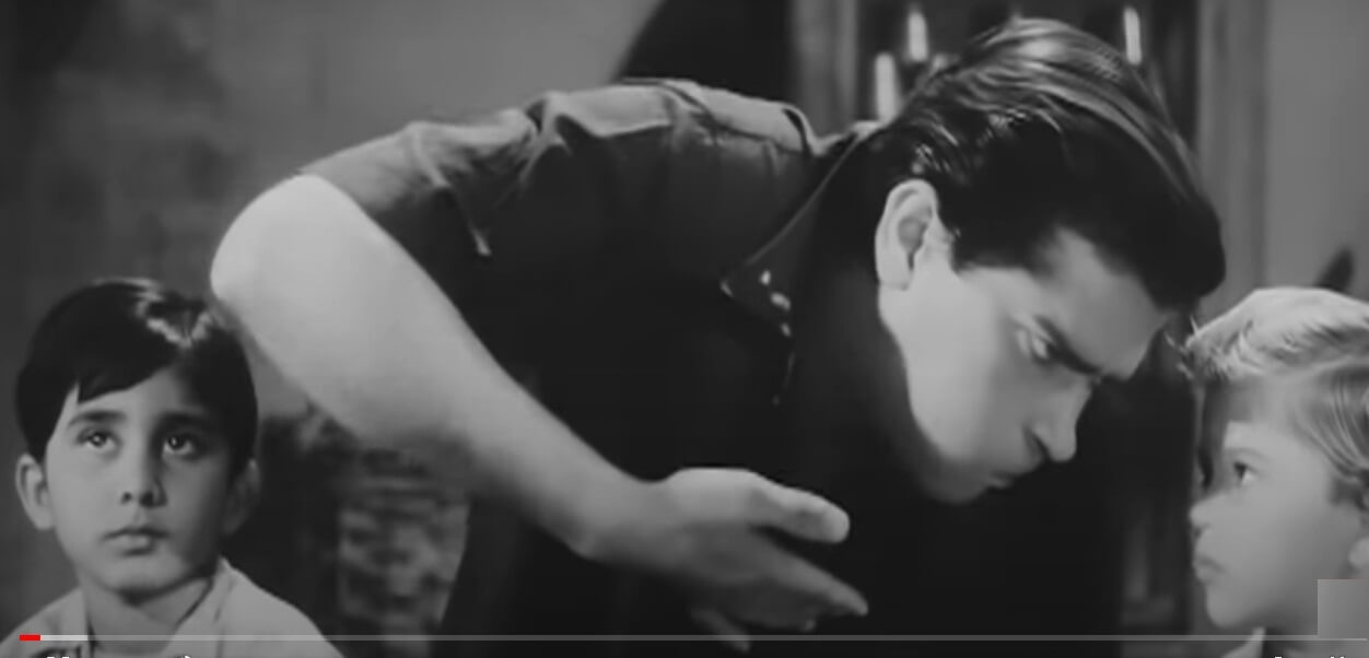 सूरज जरा आ पास्त आ, आज सपनो की रोटी पकाएंगे हम-Suraj Jara Aa Paas Aa Song Lyrics