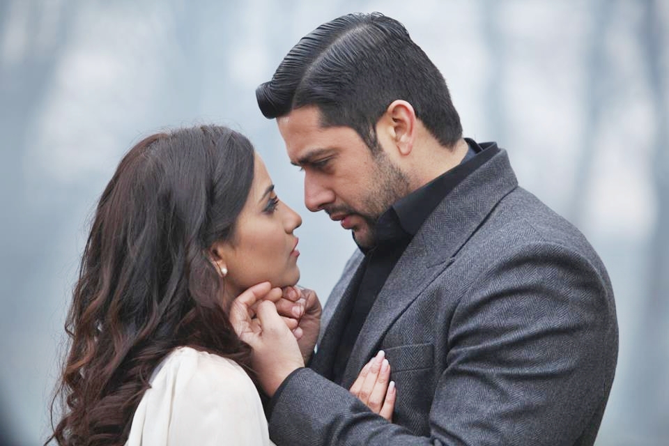 मेरी किस्मत के हर एक पन्ने पे-Usaka Hi Banana (1920: Evil Returns)