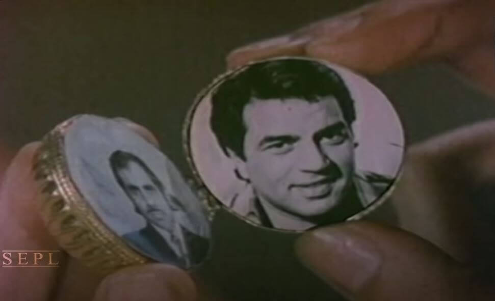 आईना वो ही रहता है, चेहरे बदल जाते हैं-Aaina Wohi Rehta Hai Chehre Badal Jate Hai Lyrics