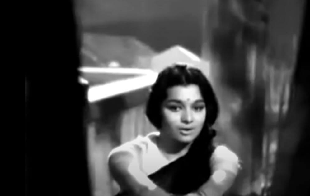 आजा पिया तोहे प्यार दूँ, गोरी बैयाँ तोपे वार दूँ-Aaja Piya Tohe Pyar Doon Lyrics