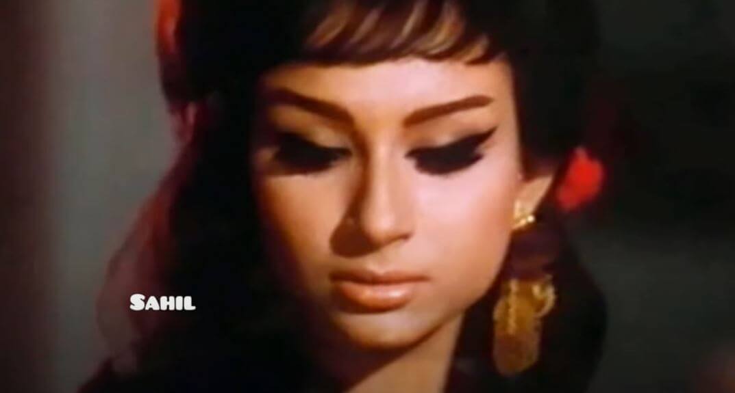 छलकाएं जाम आइये आपकी आँखों के नाम-Chhalkaye Jaam Aaiye Aapki Aankhon Ke Lyrics