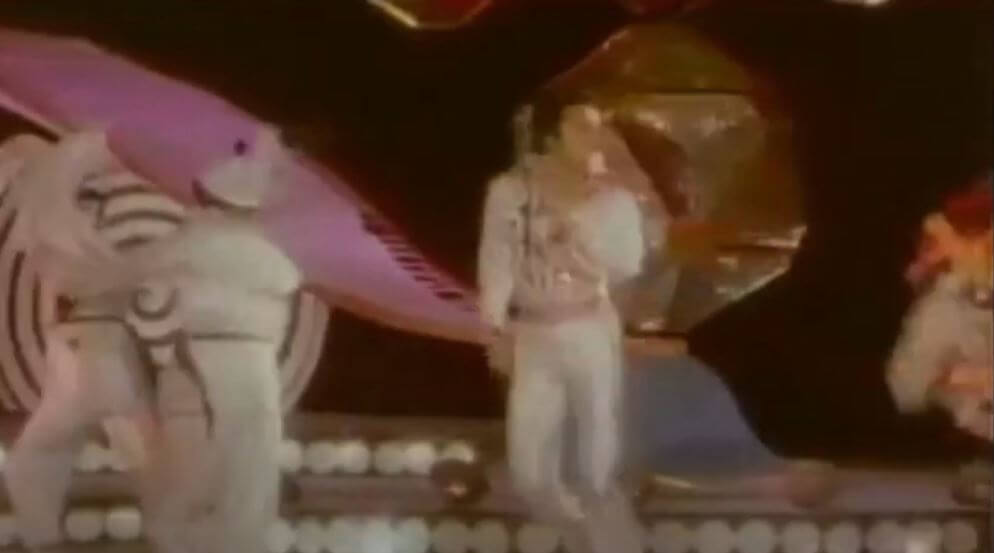 हेय देखता हूँ कोई लड़की हसीं-Dekhta Hoon Koi Ladki Haseen Lyrics