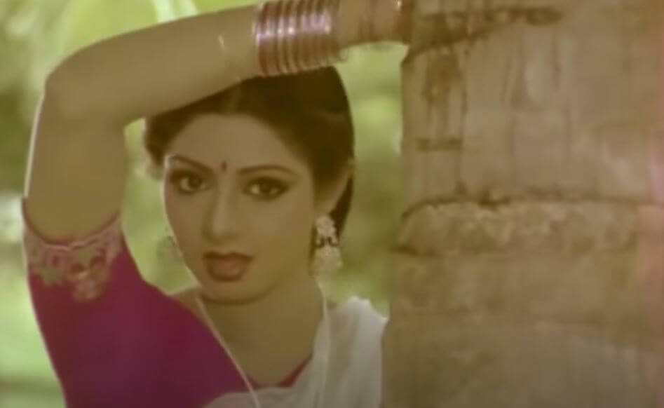 एक आँख मरुँ तोह पार्द हट जाए-Ek Aankh Maru To Chori Pat Jaye Lyrics