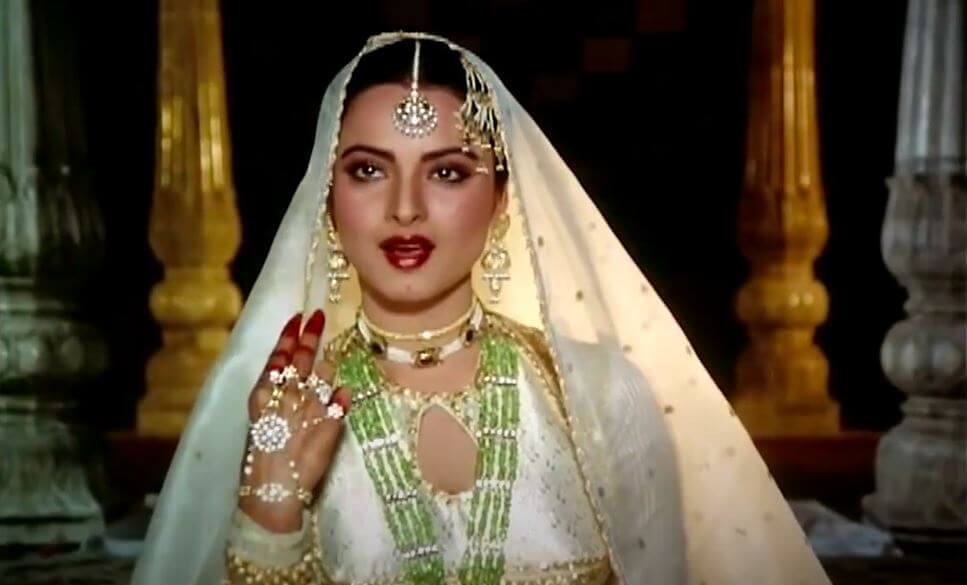 इन आँखों की मस्ती के मस्ताने हज़ारों हैं-In Ankhon Ki Masti Ke Mastane Hazaron Hain Lyrics