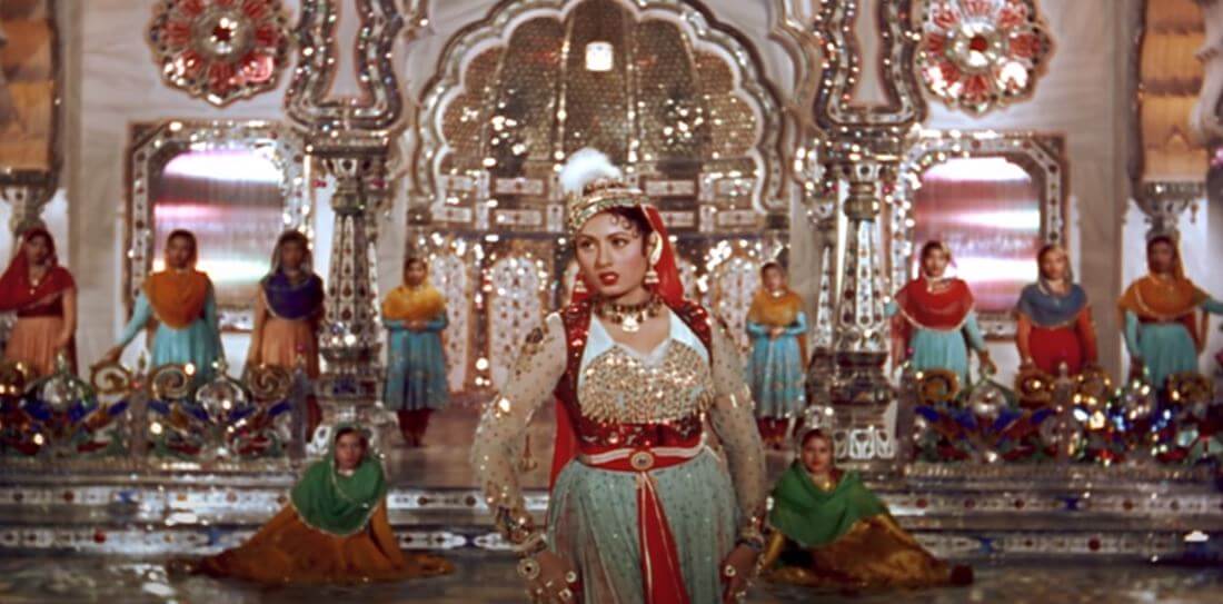 इन्सान किसी से दुनिया में इक बार मुहब्बत करता है-Jab Pyar Kiya To Darna Kya Lyrics