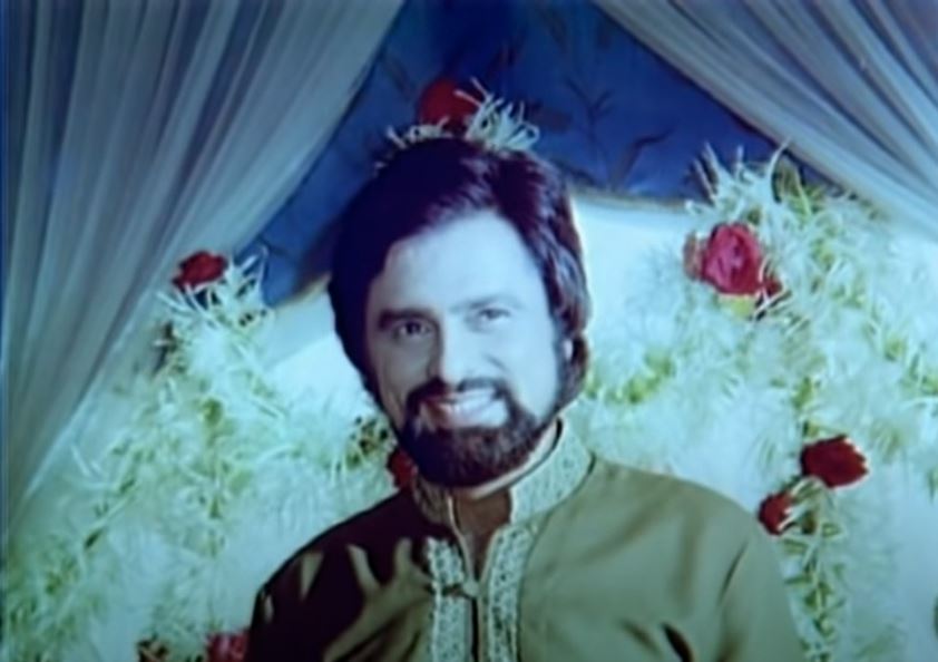 मैं ने पूछा चाँद से कि देखा है कहीं-Maine Puchha Chand Se Ke Lyrics