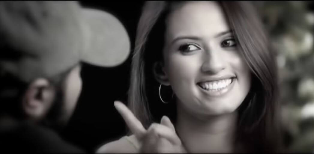 दिल की सुर्ख़ दीवारों-Naam Hai Tera Tera Lyrics