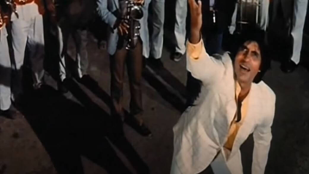 मीना अरे मीना-De De Pyar De Lyrics