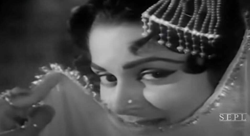 रात भी है कुछ भीगी-भीगी-Raat Bhi Hai Kuchh Bheegi-Bheegi Lyrics