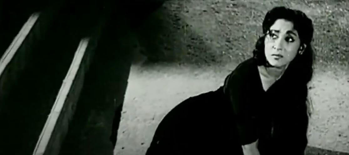 वो देखो जला घर किसी का ये टूटे हैं किसके सितारे-Vo Dekho Jala Ghar Kisi Ka Lyrics